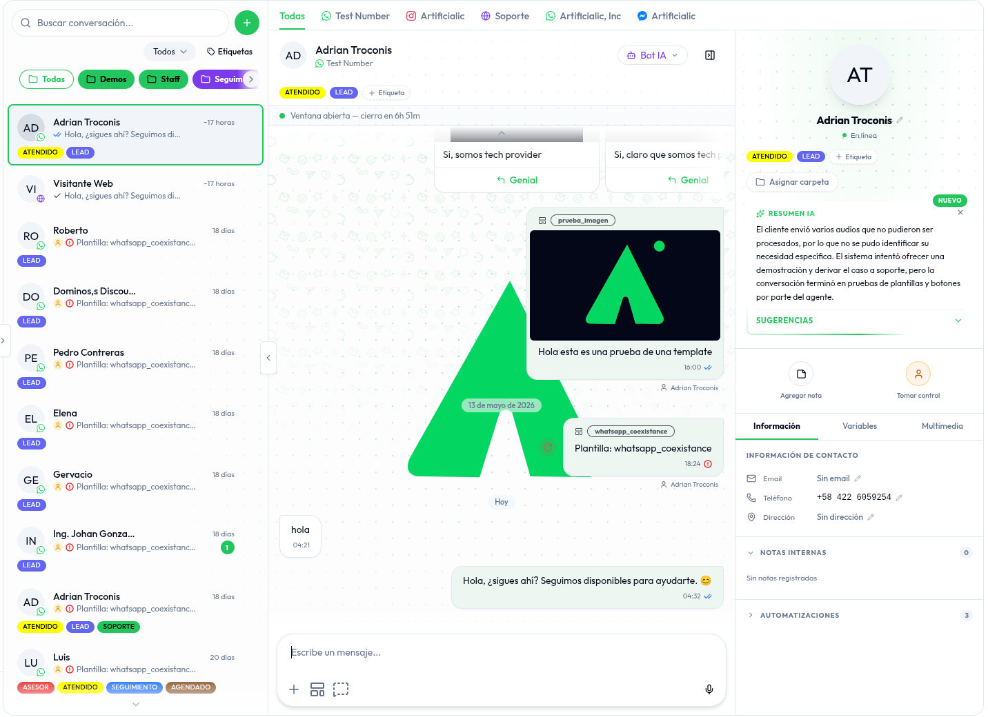 Bandeja unificada con la lista de conversaciones, el chat abierto y el panel del contacto
