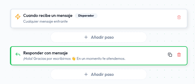 Flujo en vista Simple: tarjeta del disparador, botón Añadir paso, y tarjeta de Responder con mensaje encadenada debajo